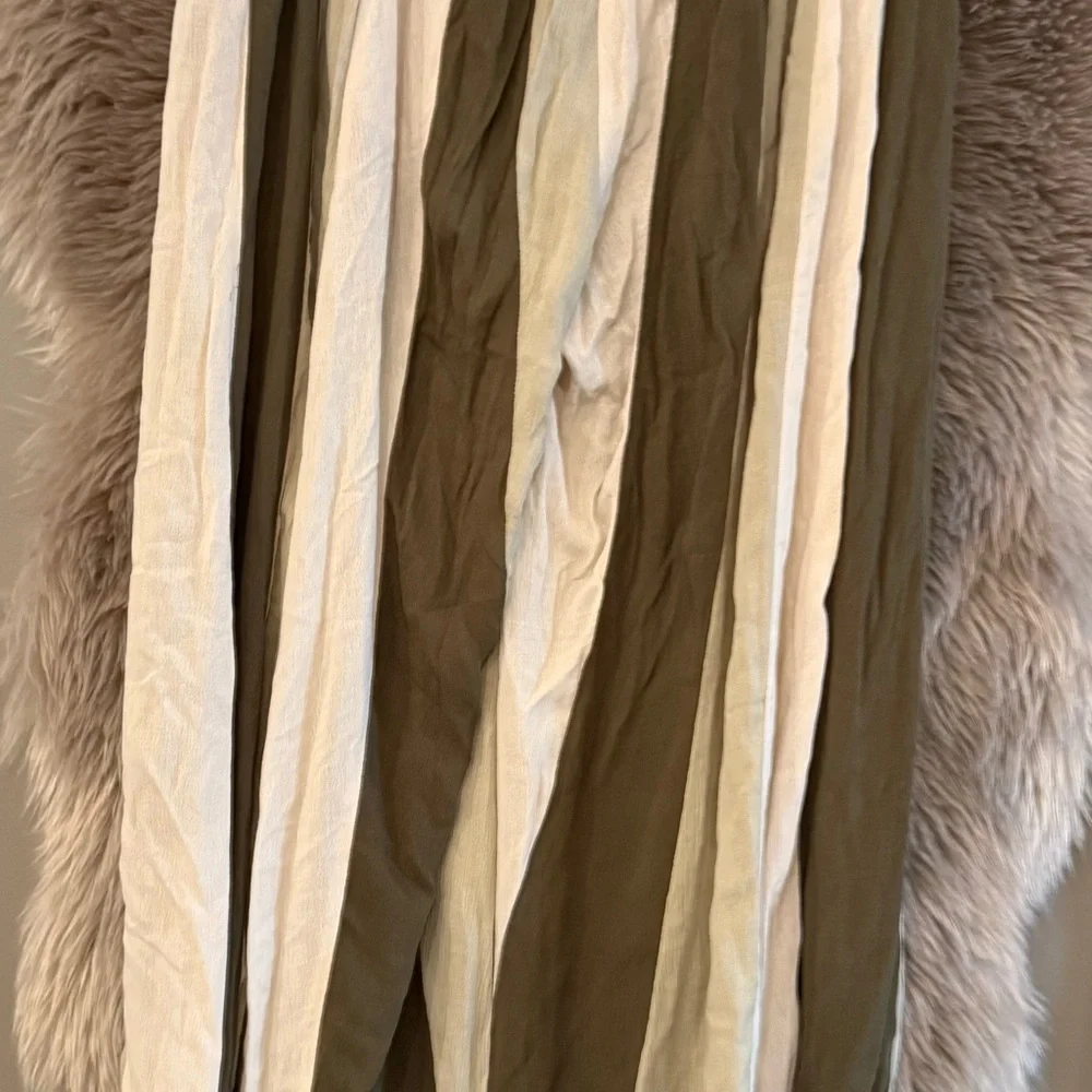 Elegant Olive and Cream Palazzo Pants - Picture 4 of 6